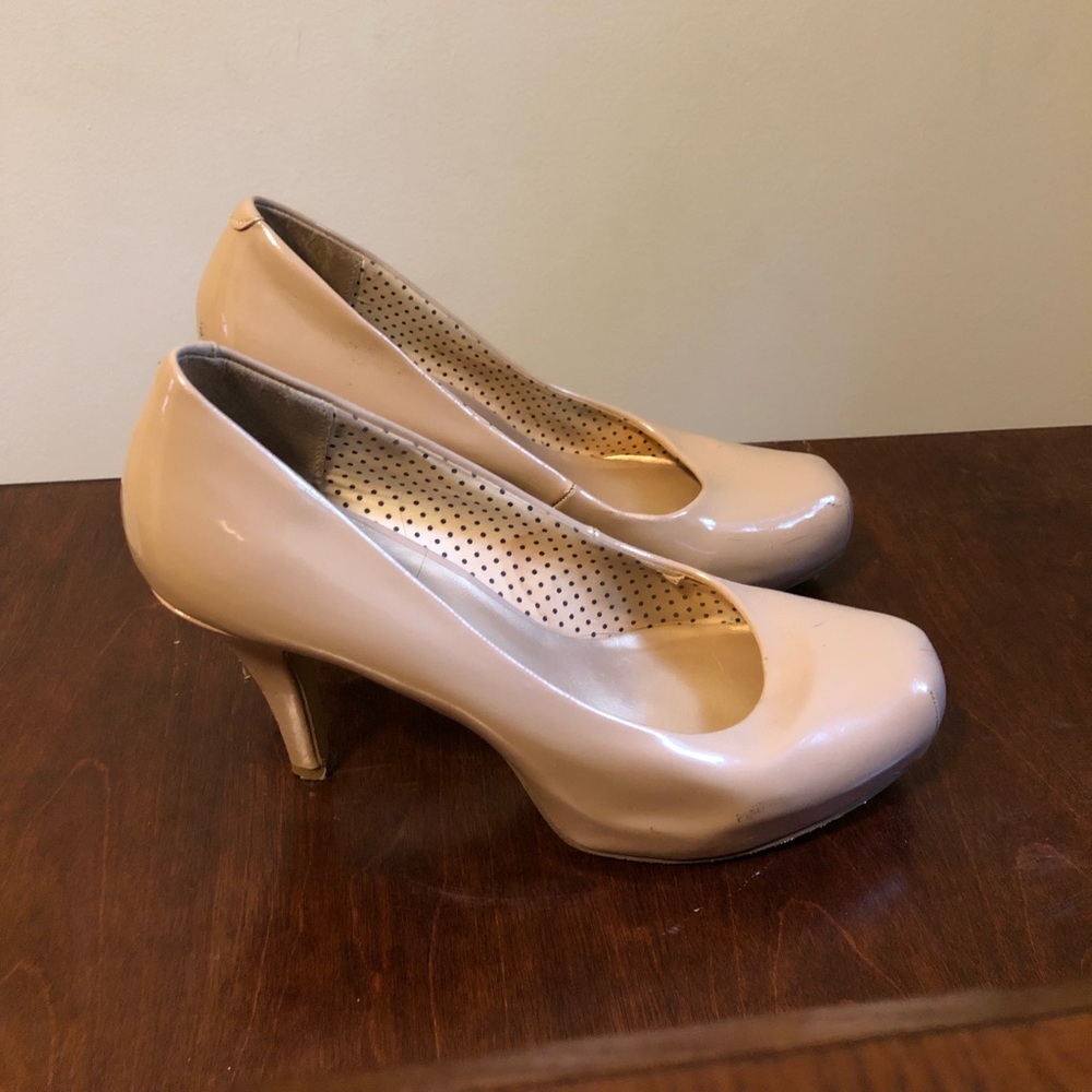Heels - Picture 2 of 2